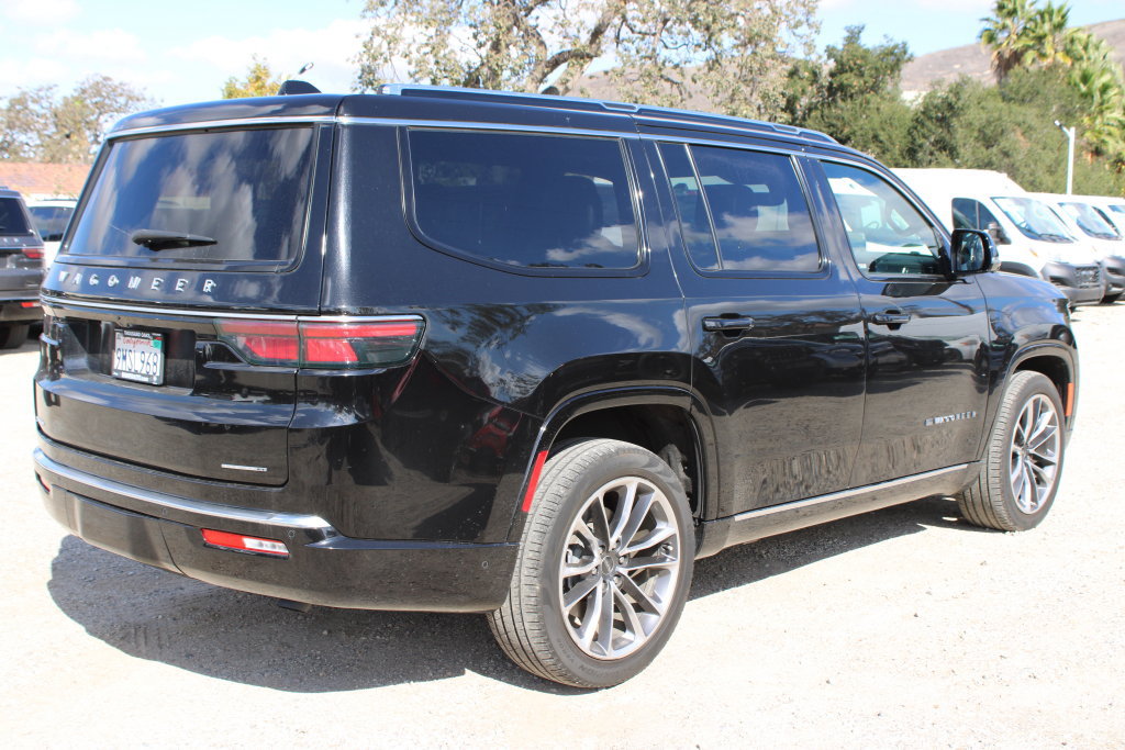 Used 2023 Jeep Wagoneer Series III w/ Premium Group I AWD/4WD image 4