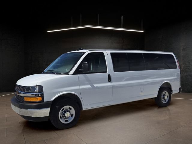 Used 2025 Chevrolet Express 3500 LT w/ LT Preferred Equipment Group RWD image 3