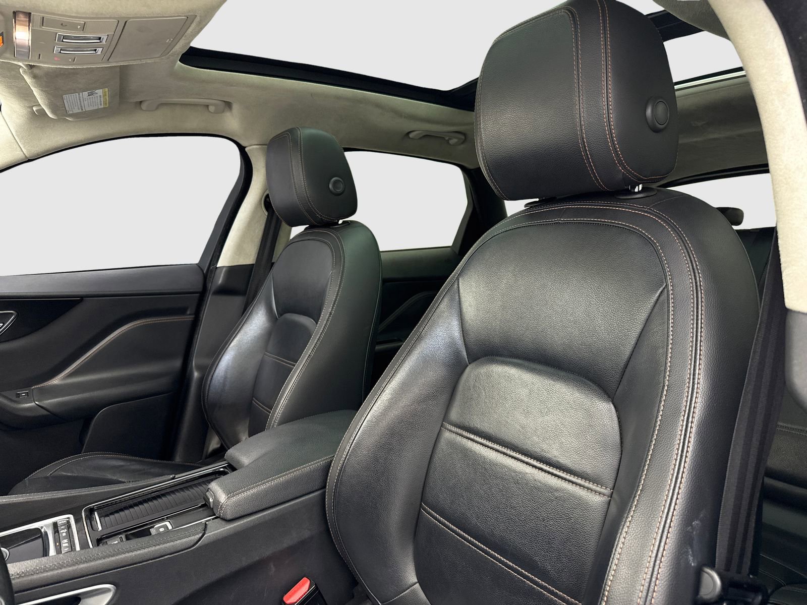 Used 2020 Jaguar F-PACE Prestige image 15