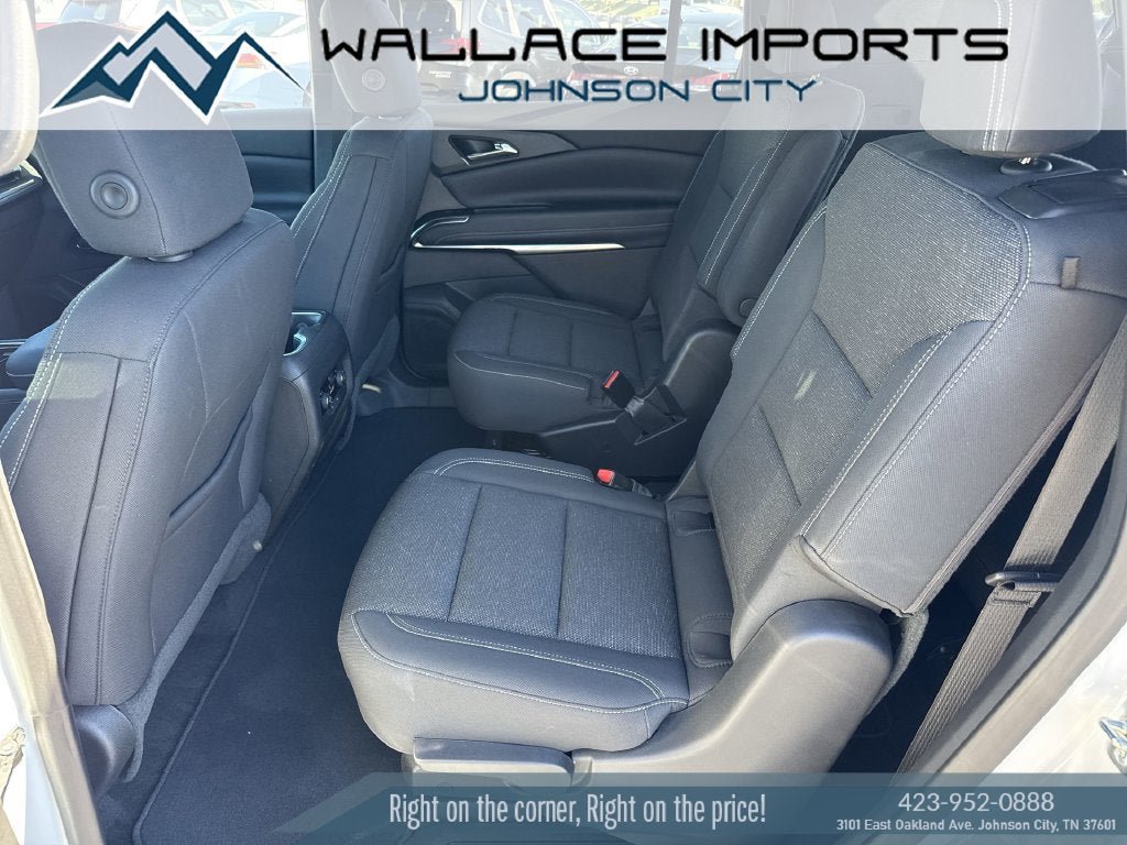 Used 2025 Chevrolet Traverse LT FWD image 32