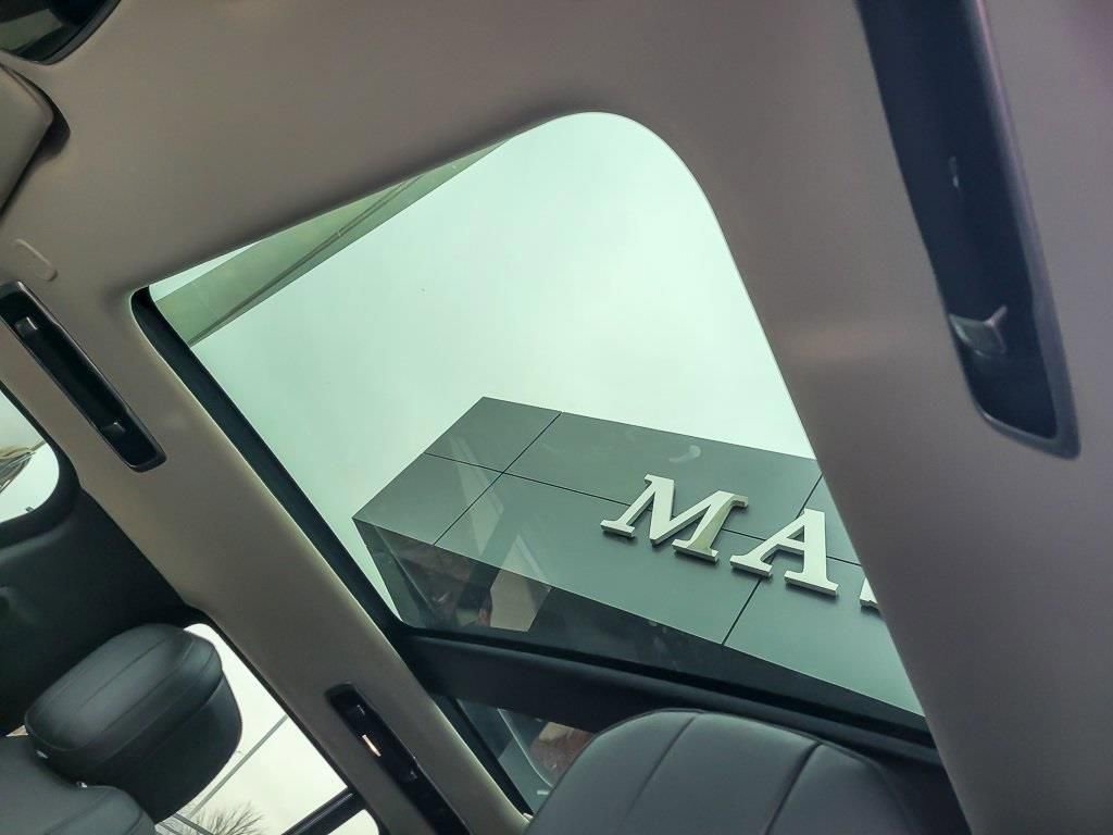 Used 2023 Land Rover Range Rover SE image 9
