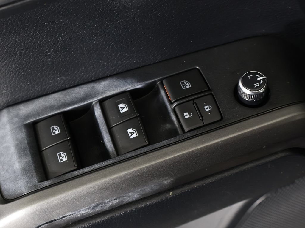 Used 2018 Toyota Tacoma TRD Sport AWD/4WD image 38