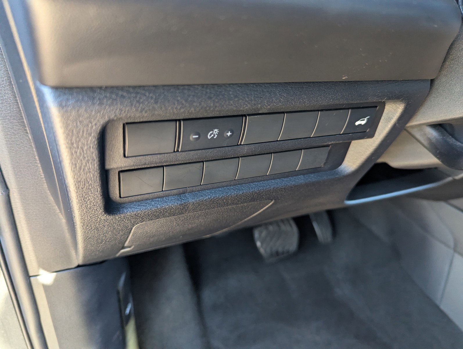 Used 2024 Mitsubishi Outlander SE image 34