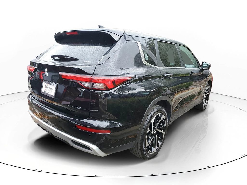 Used 2023 Mitsubishi Outlander SE Black Edition image 5