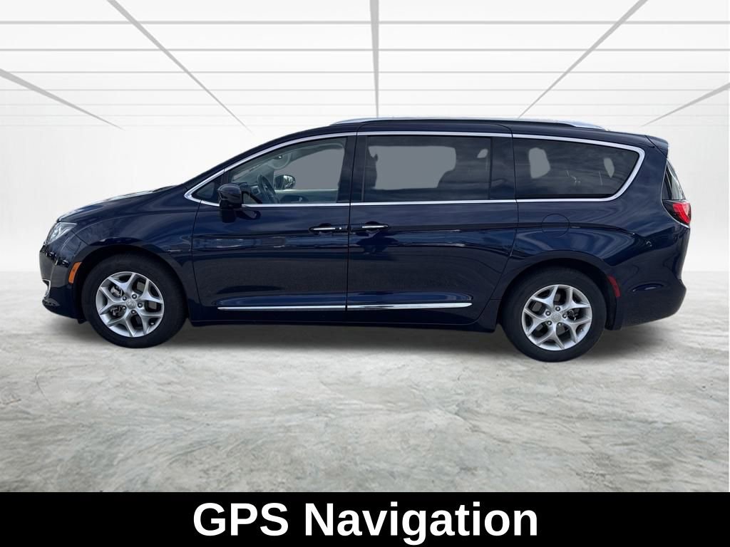 Used 2020 Chrysler Pacifica Touring-L w/ Tire & Wheel Group image 8