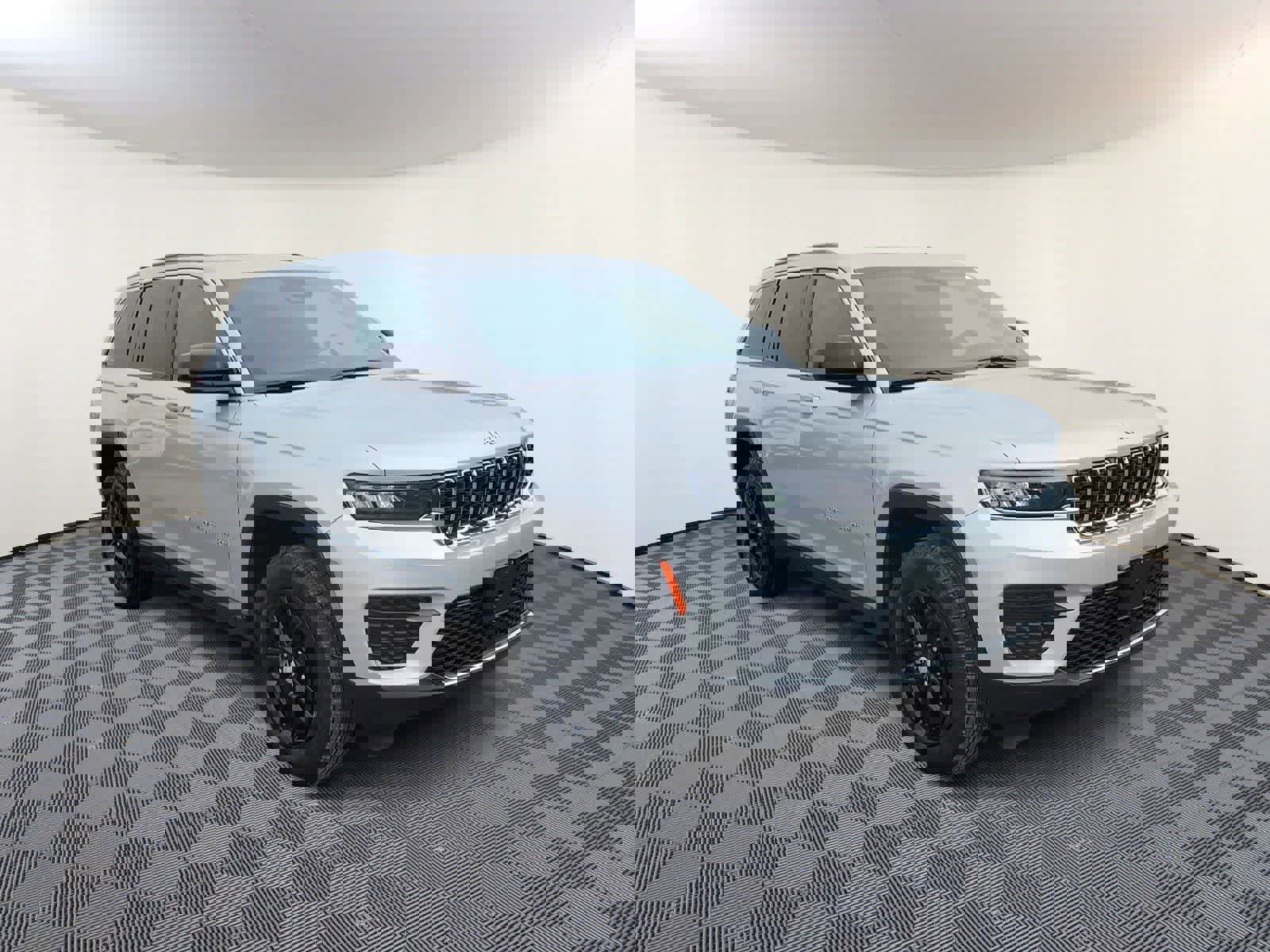 Used 2025 Jeep Grand Cherokee Laredo X w/ Luxury Tech Group I image 4