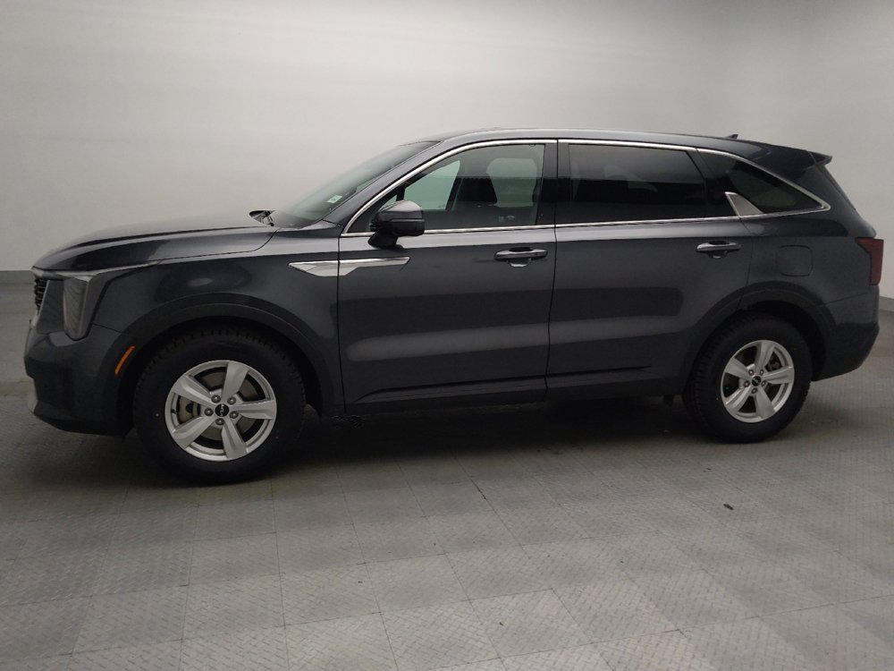 Used 2024 Kia Sorento LX FWD image 2
