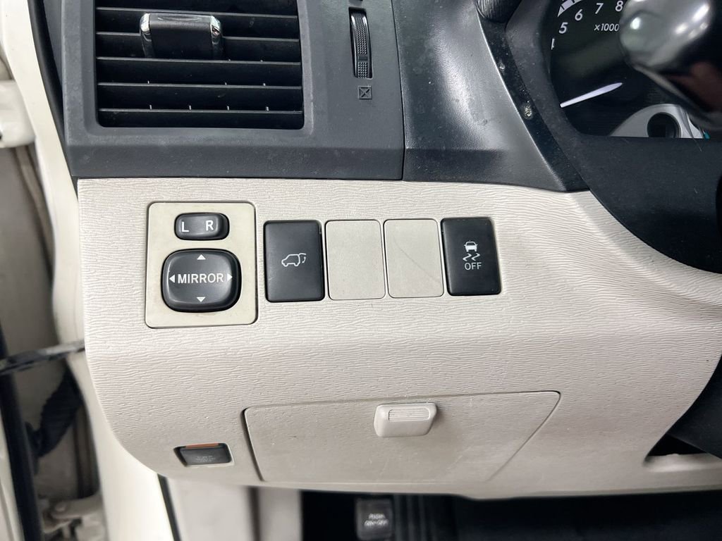 Used 2010 Toyota Venza FWD image 18
