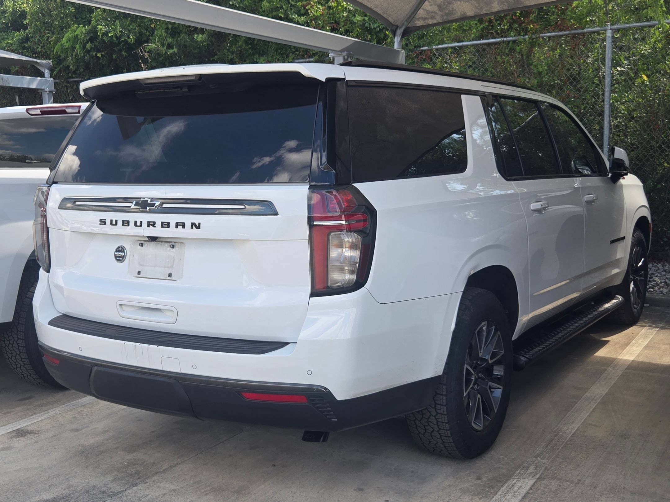 Certified 2022 Chevrolet Suburban Z71 w/ Z71 Off-Road Package AWD/4WD image 8