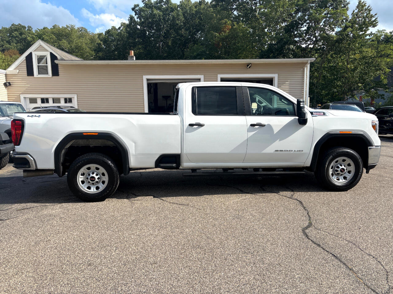 Used 2023 GMC Sierra 3500 Pro w/ Convenience Package image 6