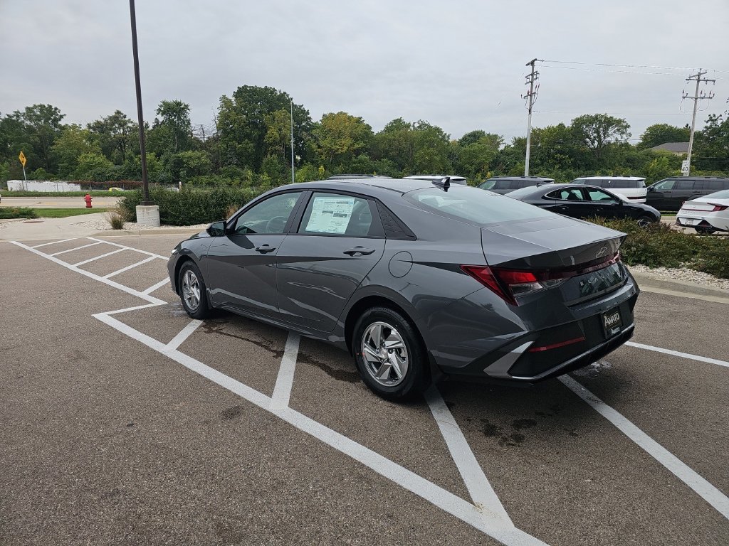 New 2026 Hyundai Elantra SE FWD image 3