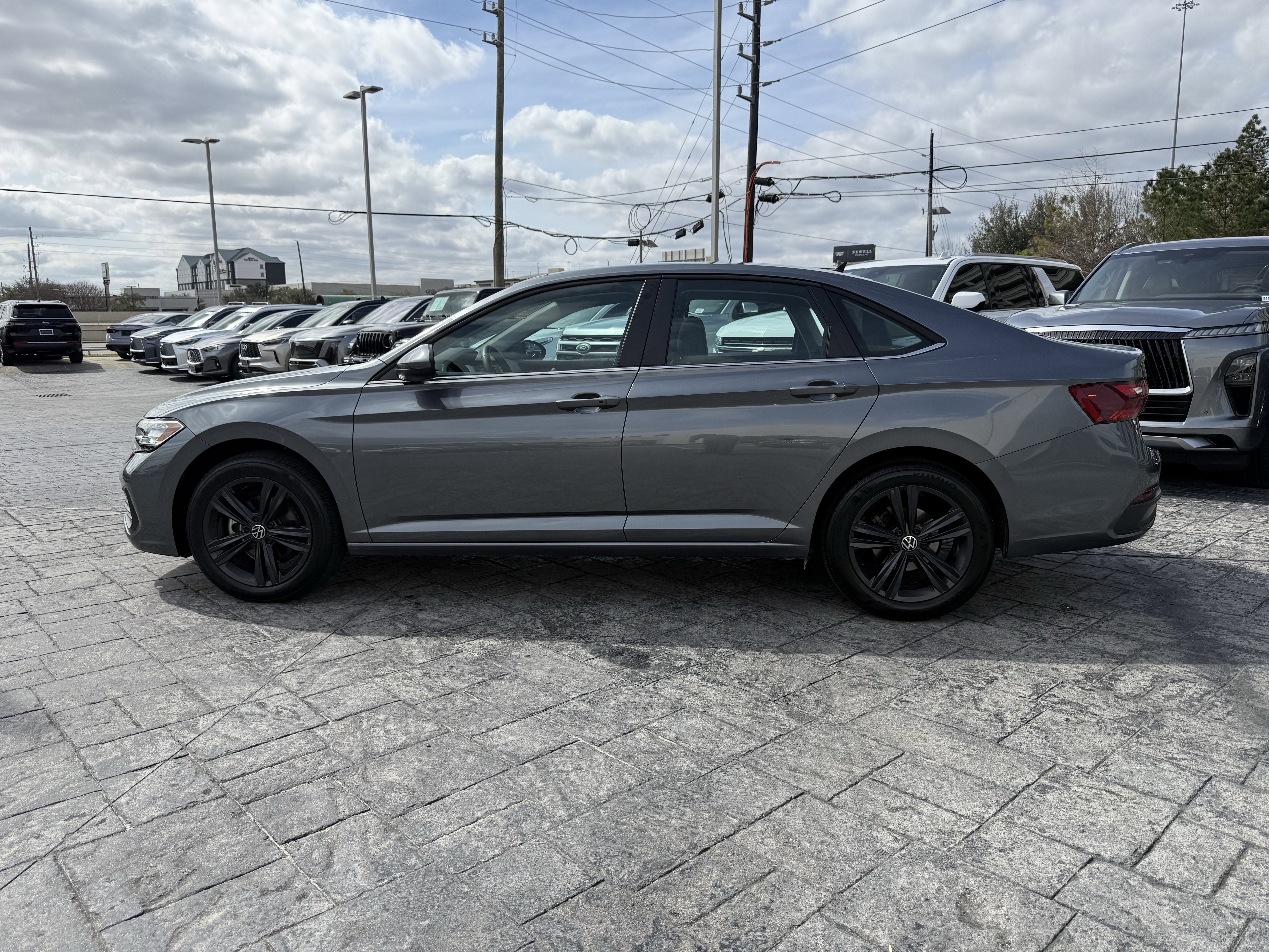 Used 2022 Volkswagen Jetta SE image 4