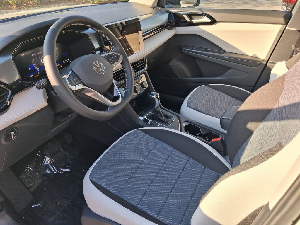 New 2026 Volkswagen Taos SE FWD image 7