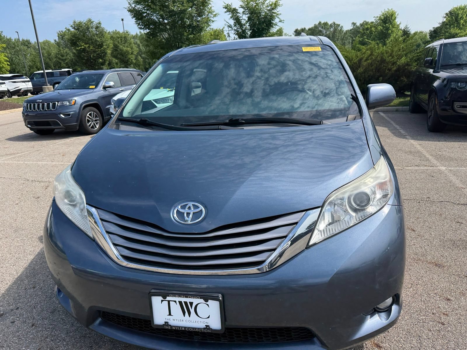 Used 2017 Toyota Sienna XLE Premium AWD/4WD image 2