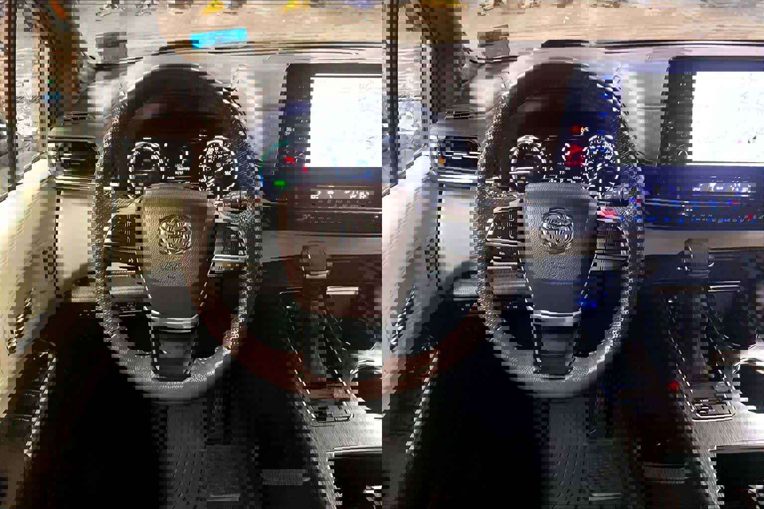 Used 2024 Toyota Sienna Platinum image 6