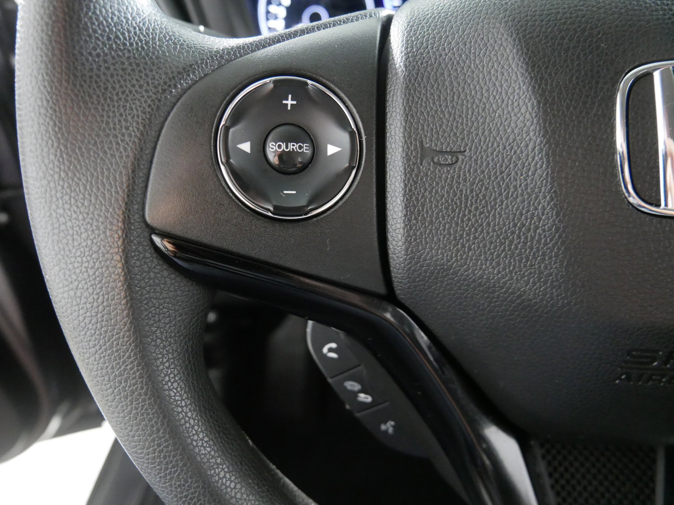 Used 2016 Honda HR-V LX image 27