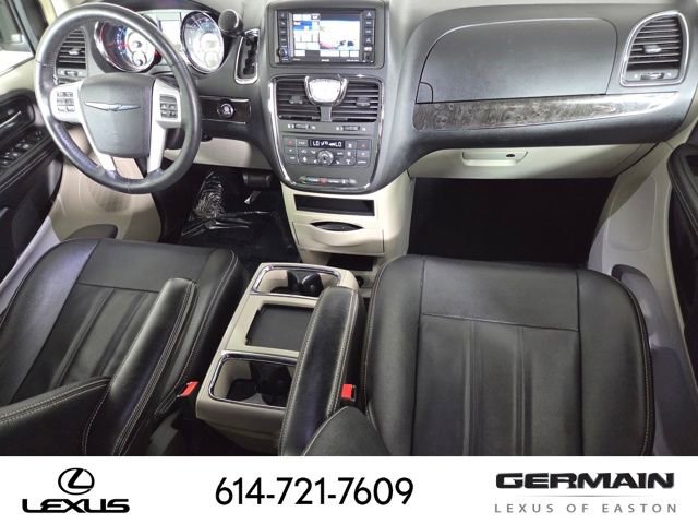 Used 2016 Chrysler Town & Country Touring w/ Driver Convenience Group FWD image 31