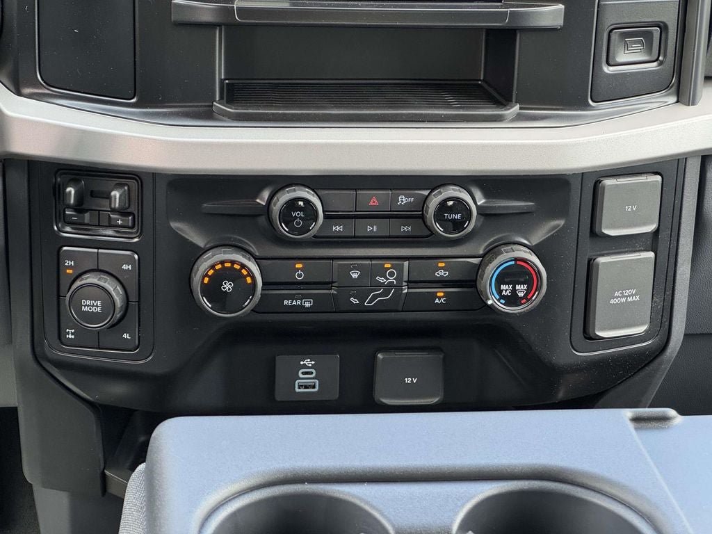 New 2026 Ford F250 XLT w/ FX4 Off-Road Package AWD/4WD image 14