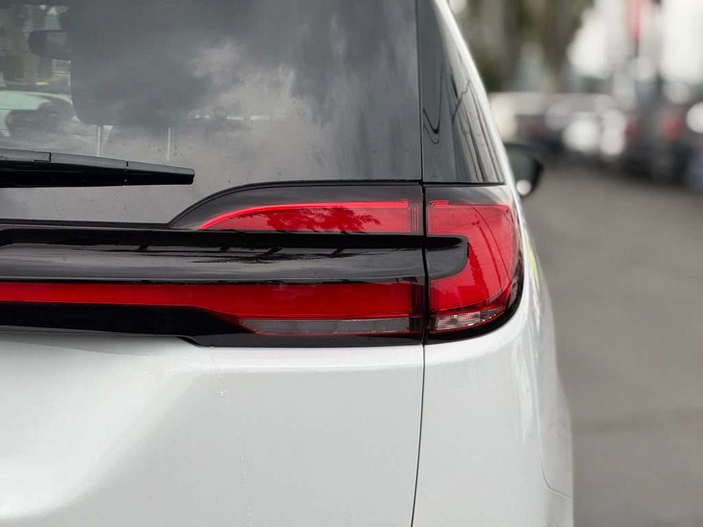 New 2026 Chrysler Pacifica Select image 10