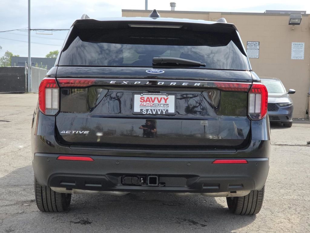 Used 2025 Ford Explorer Active RWD image 15