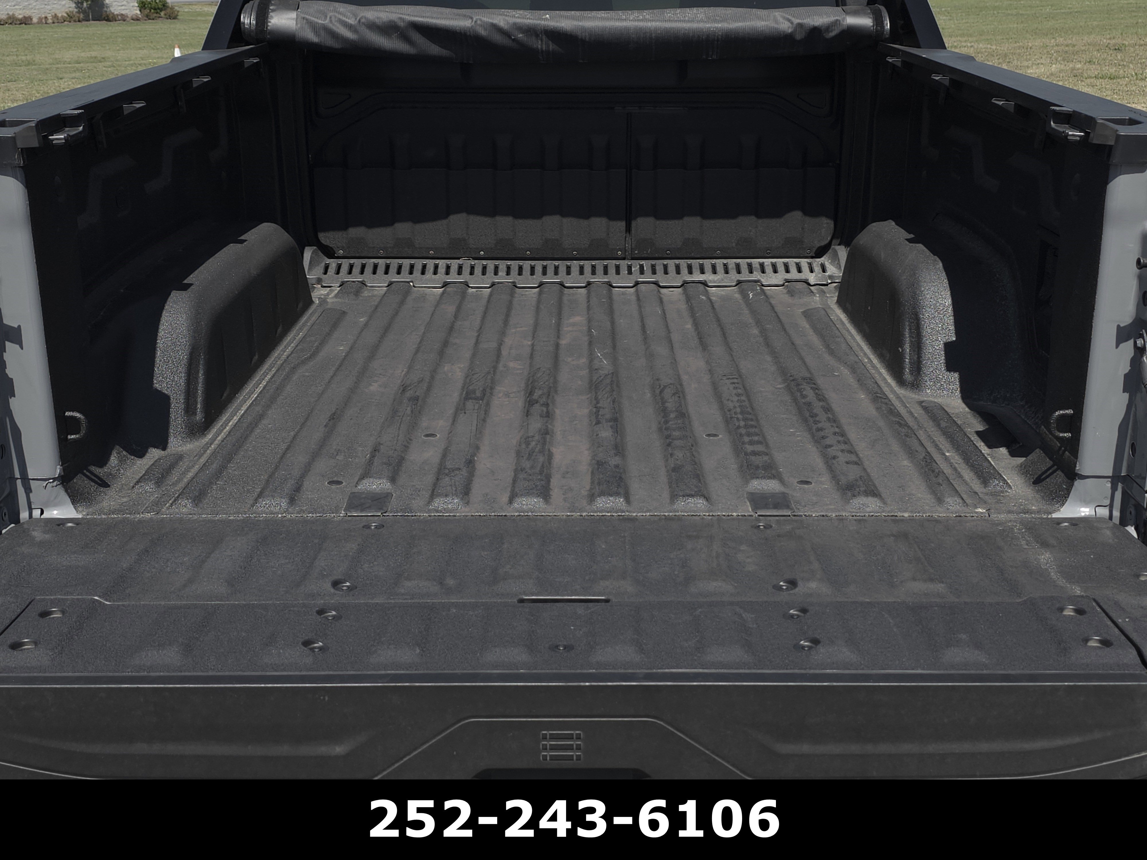 Used 2025 GMC Sierra EV Denali AWD/4WD image 22