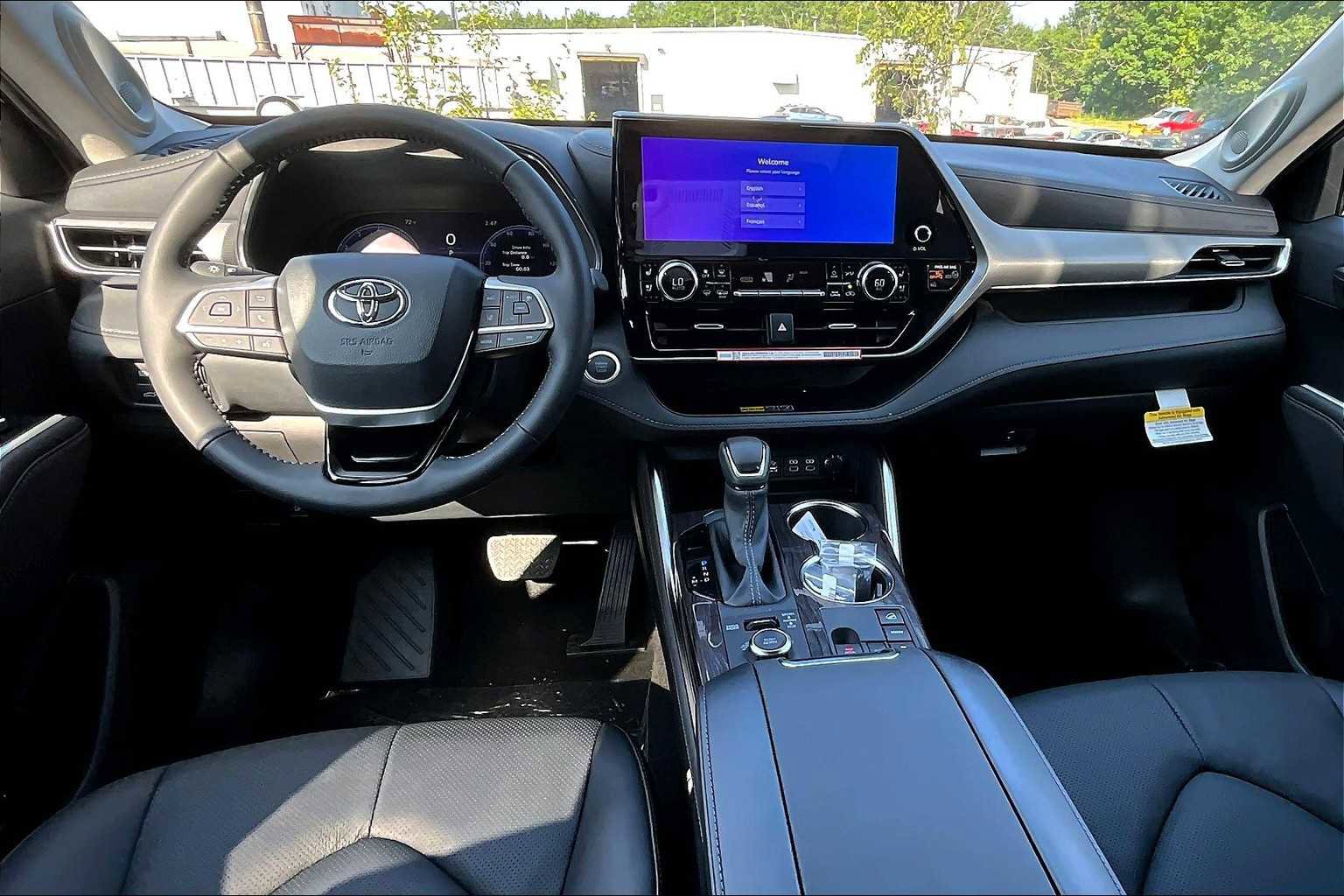 Used 2025 Toyota Highlander Platinum AWD/4WD image 5