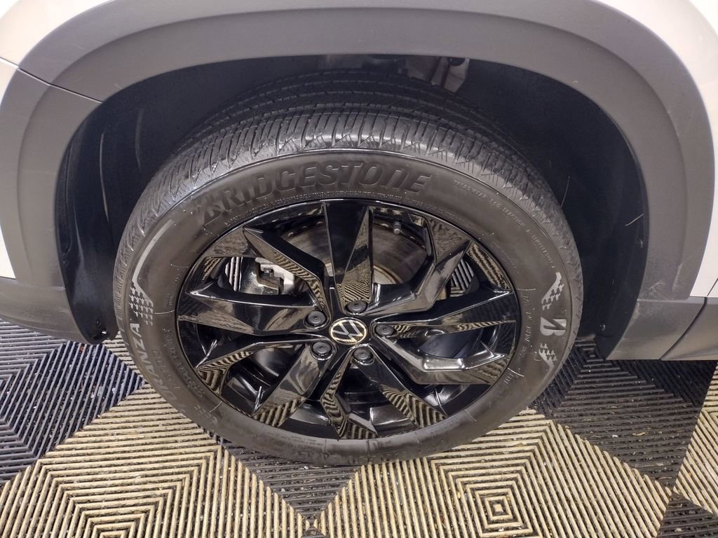 Certified 2023 Volkswagen Taos SE w/ Panoramic Sunroof Package image 22