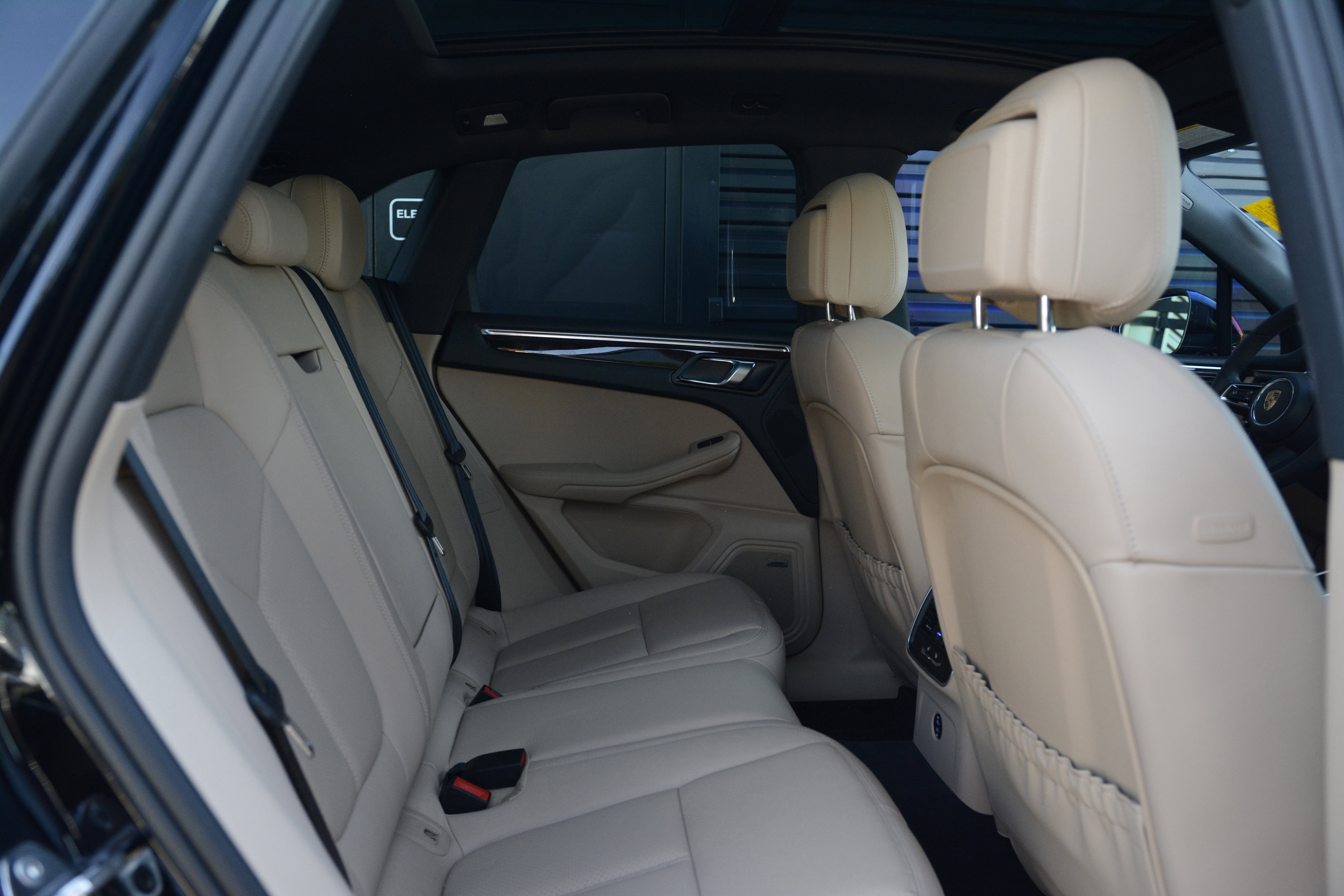 Used 2026 Porsche Macan AWD/4WD image 35