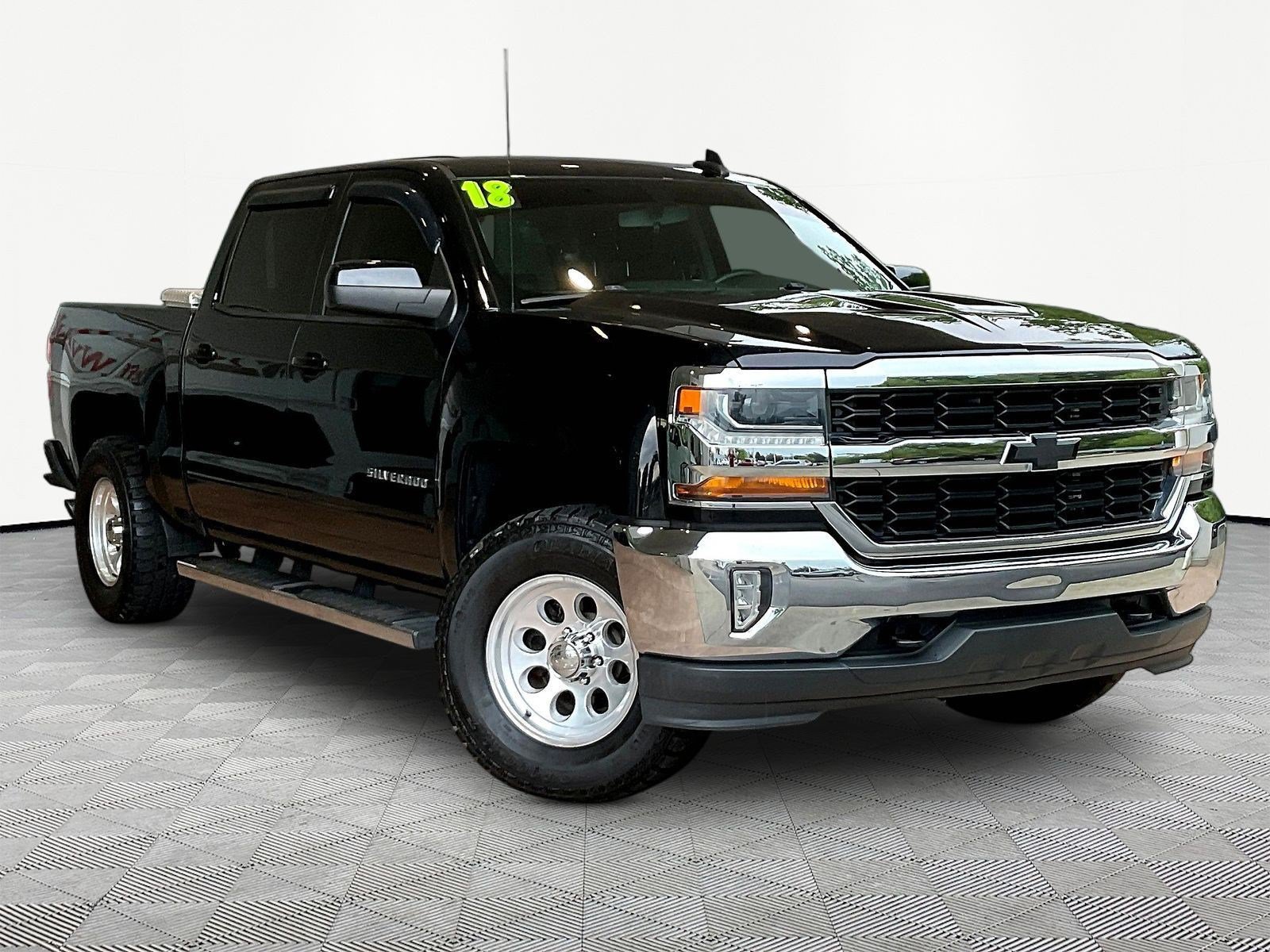 Used 2018 Chevrolet Silverado 1500 LT w/ All Star Edition AWD/4WD image 3