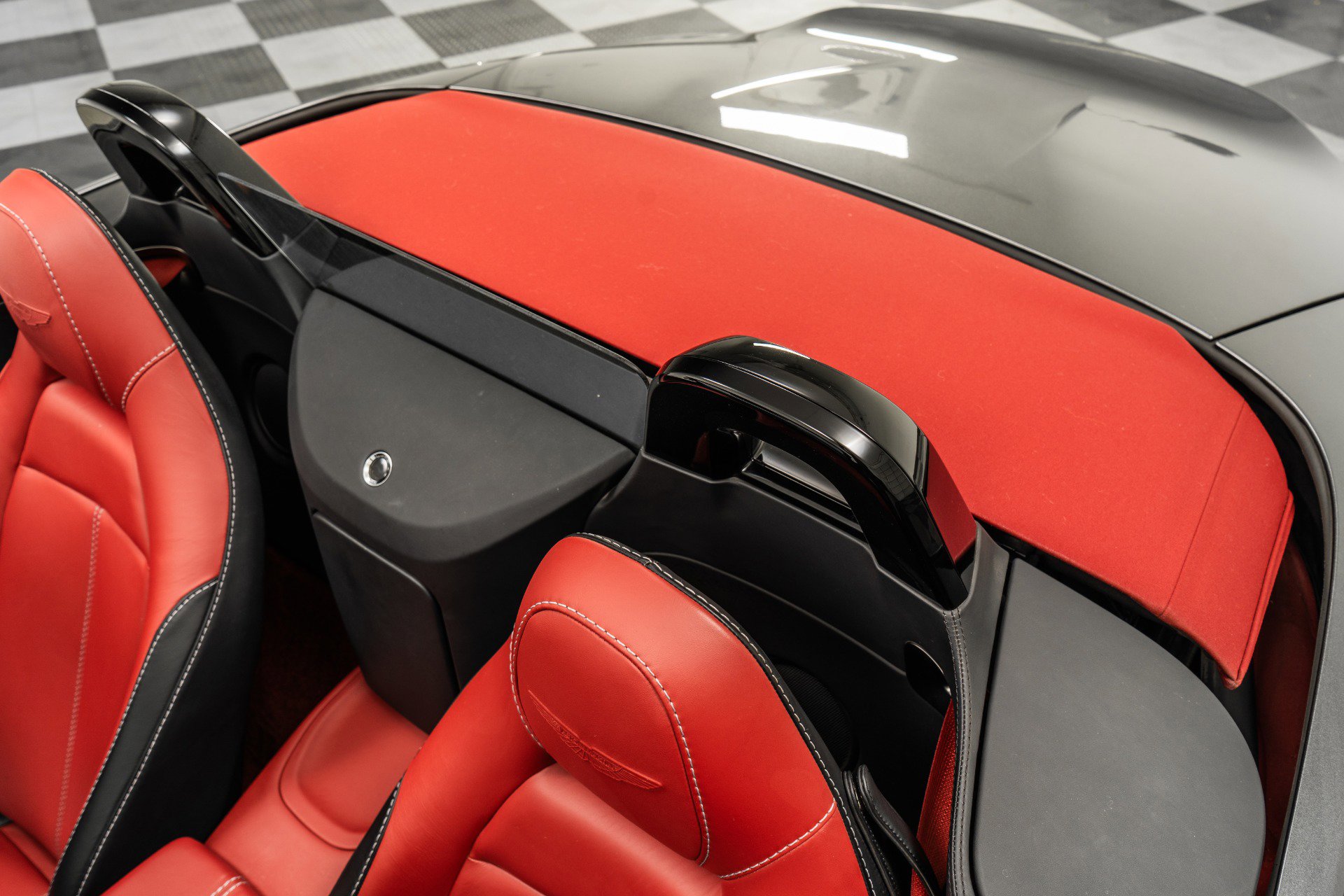 Used 2022 Aston Martin V8 Vantage Roadster image 16