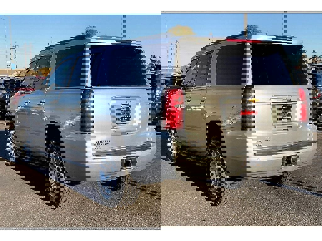 Used 2018 Chevrolet Suburban LT image 13