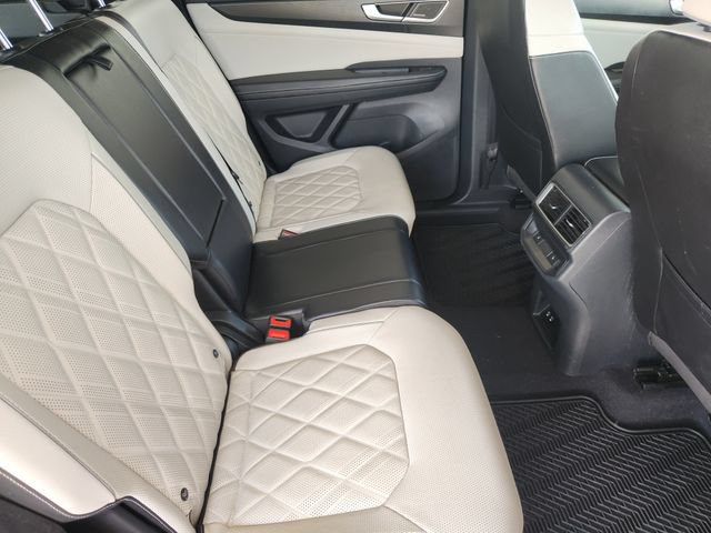 Used 2024 Volkswagen Atlas Cross Sport SEL Premium R-Line AWD/4WD image 31
