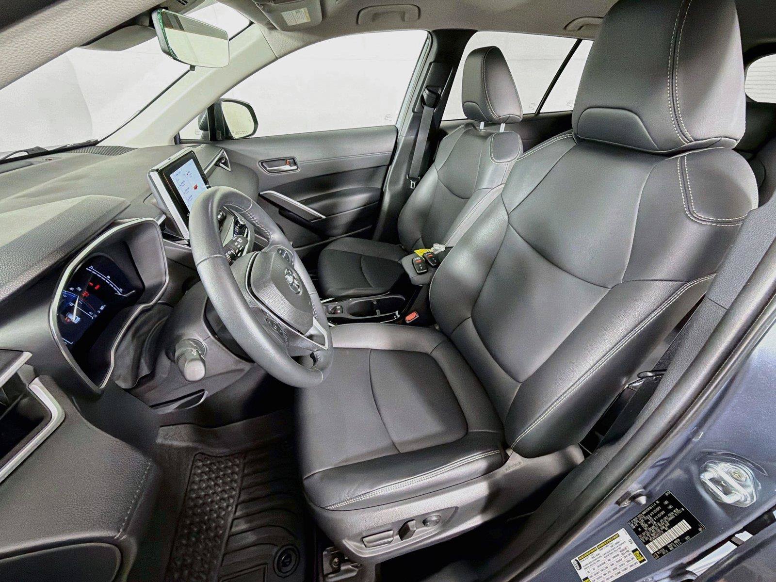 Used 2025 Toyota Corolla Cross XLE AWD/4WD image 2
