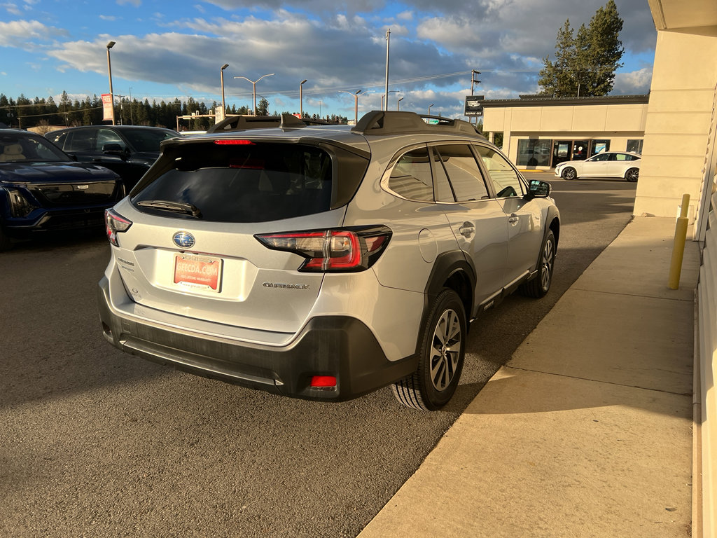 Used 2024 Subaru Outback Premium image 5