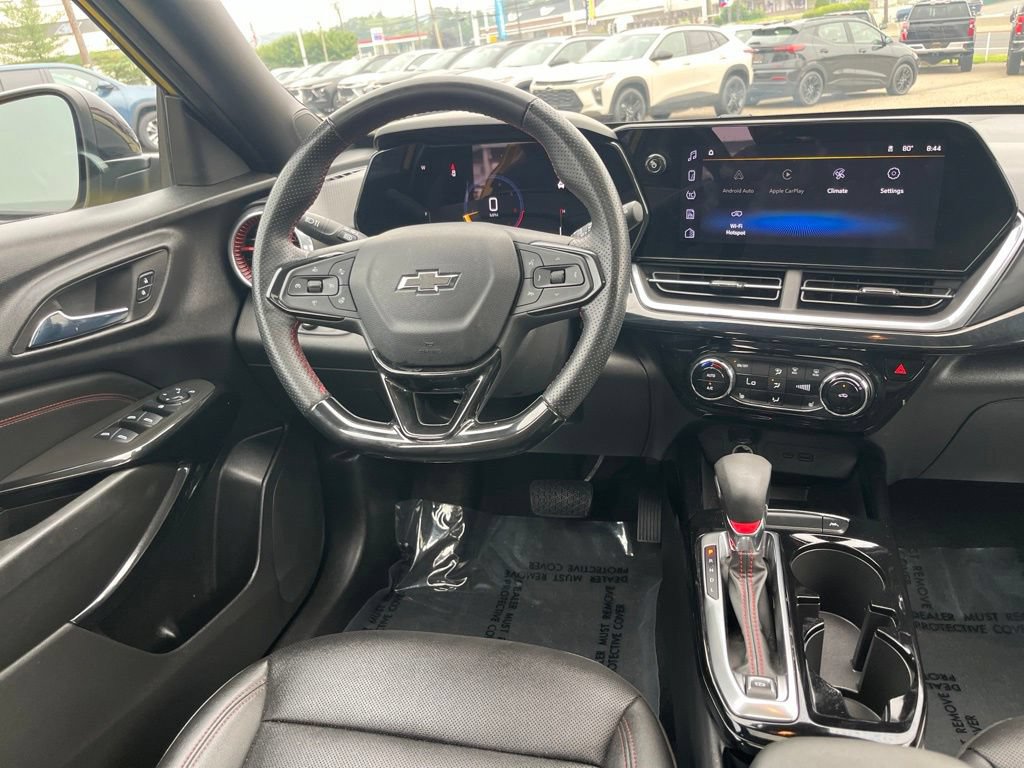 Used 2024 Chevrolet Trax RS w/ Sunroof Package FWD image 14