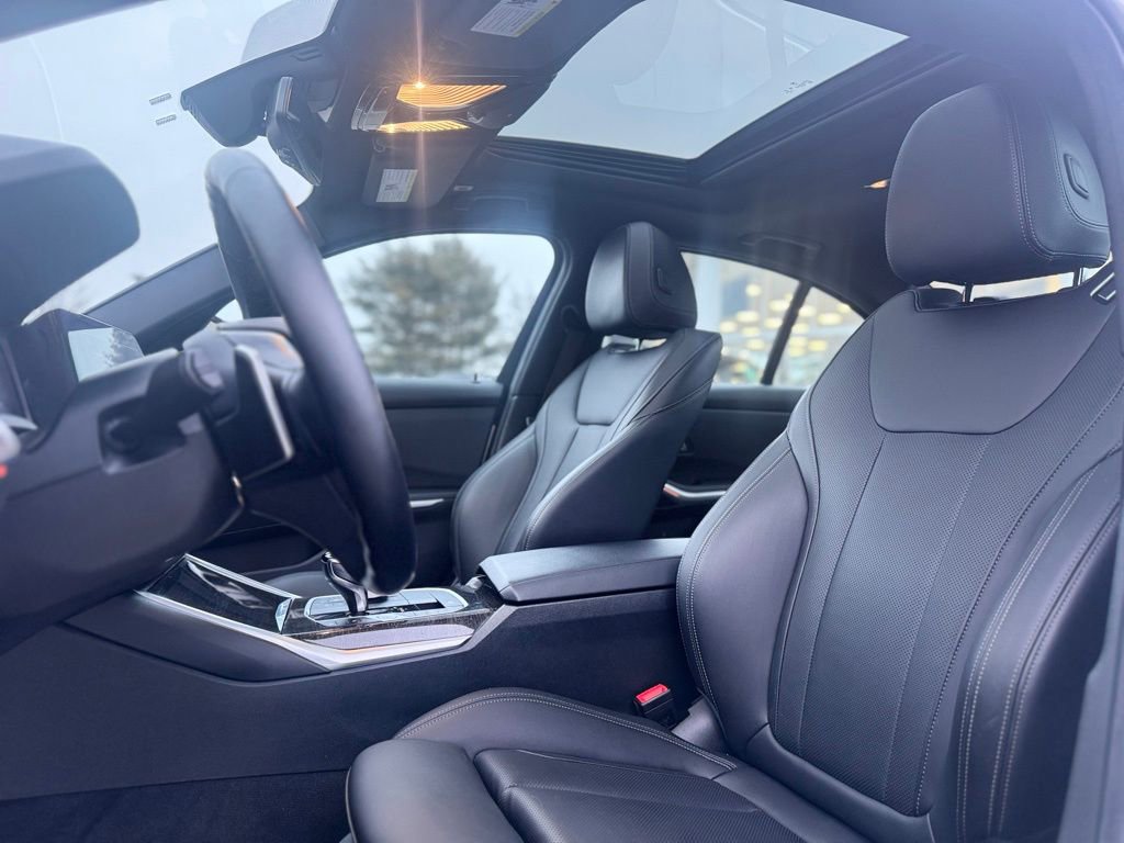 Used 2022 BMW 330i xDrive Sedan w/ Premium Package image 17