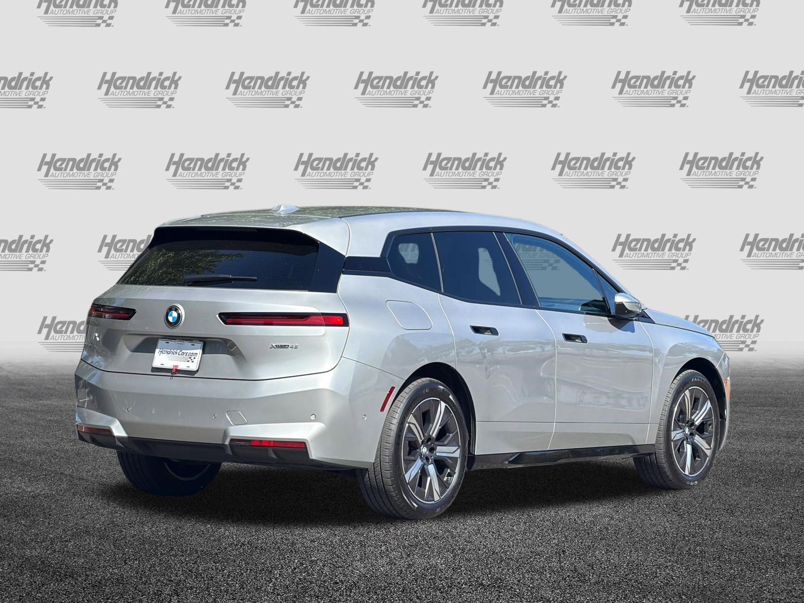 Used 2026 BMW iX xDrive45 w/ Premium Package AWD/4WD image 5