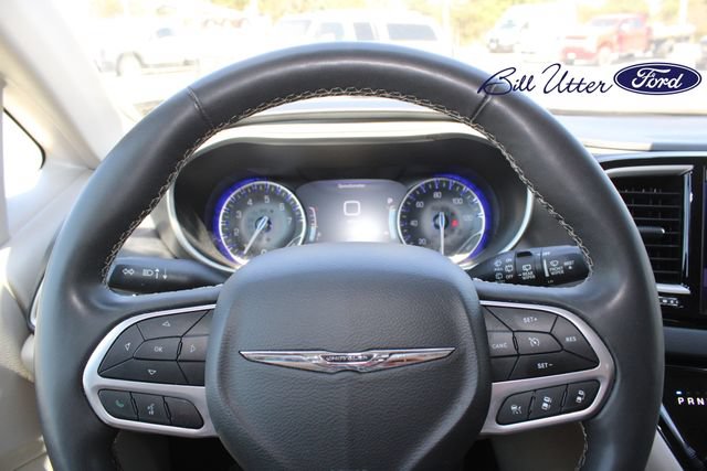 Used 2023 Chrysler Pacifica Touring-L FWD image 22