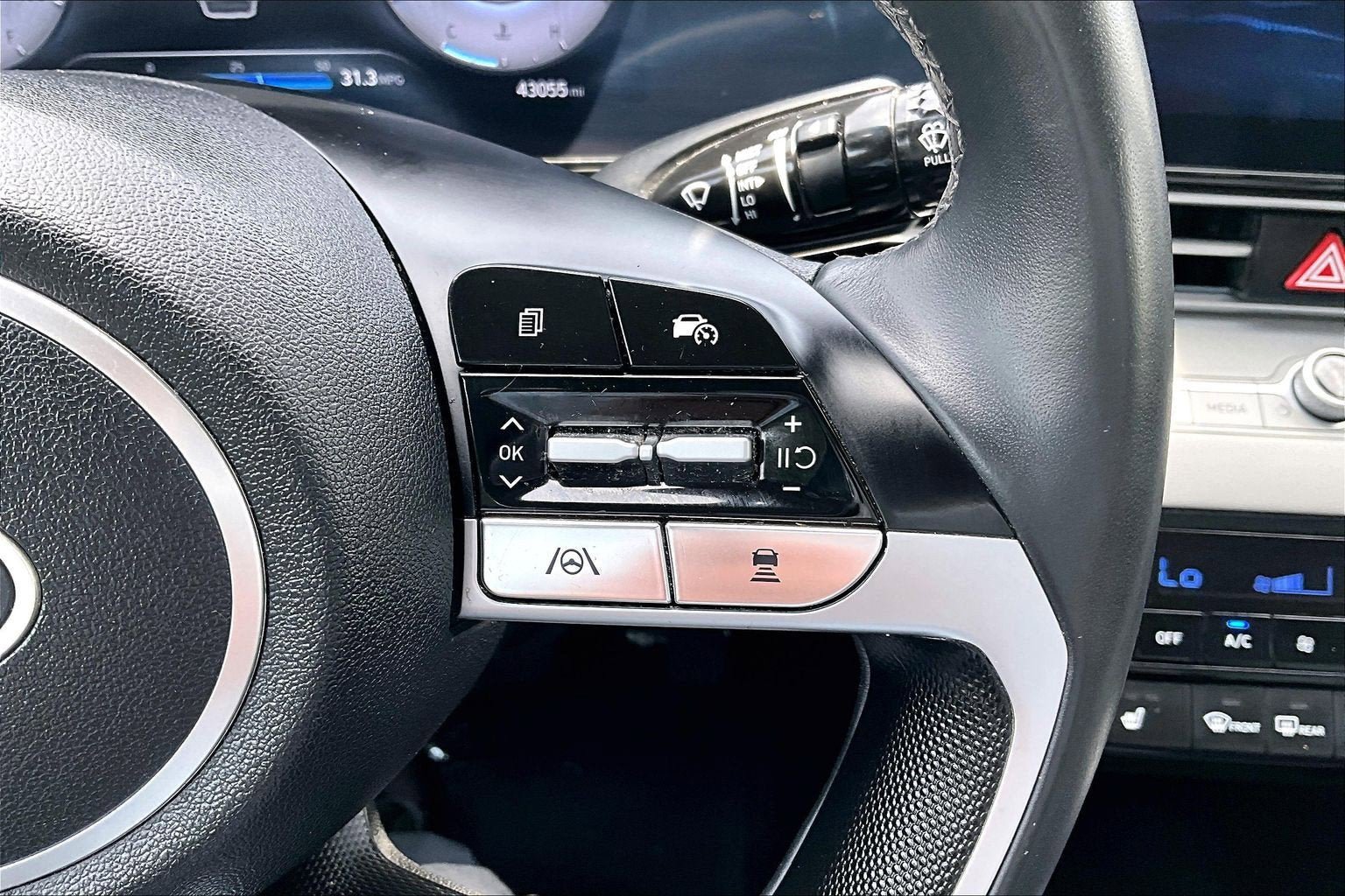 Used 2024 Hyundai Elantra Limited FWD image 18