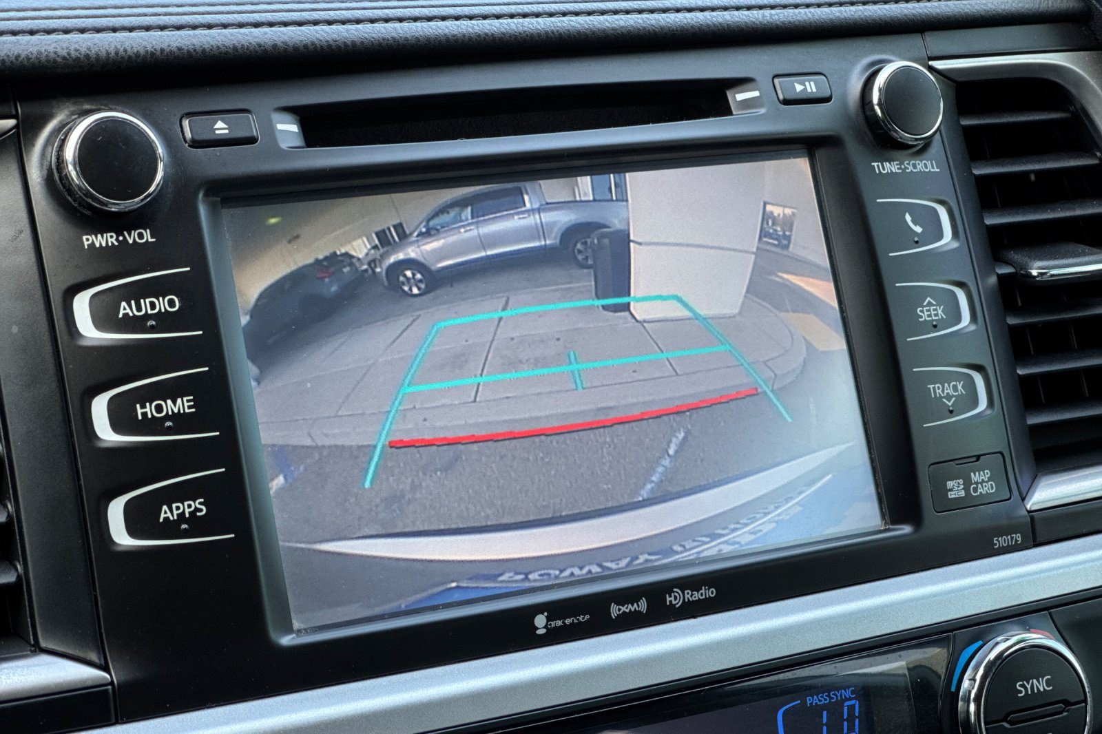 Used 2018 Toyota Highlander XLE FWD image 21
