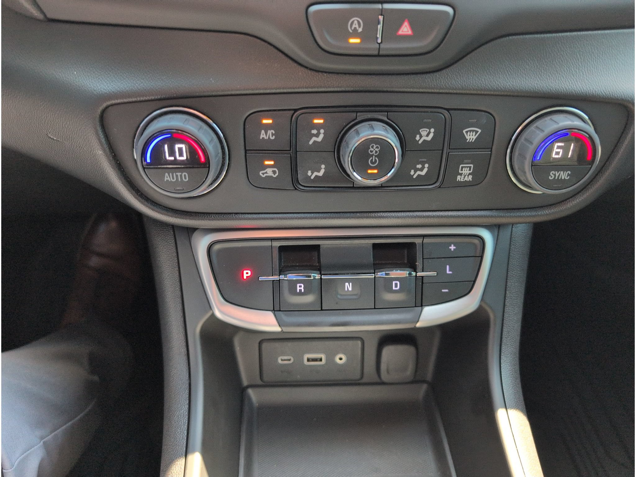 Used 2024 GMC Terrain SLE w/ Driver Convenience Package FWD image 24