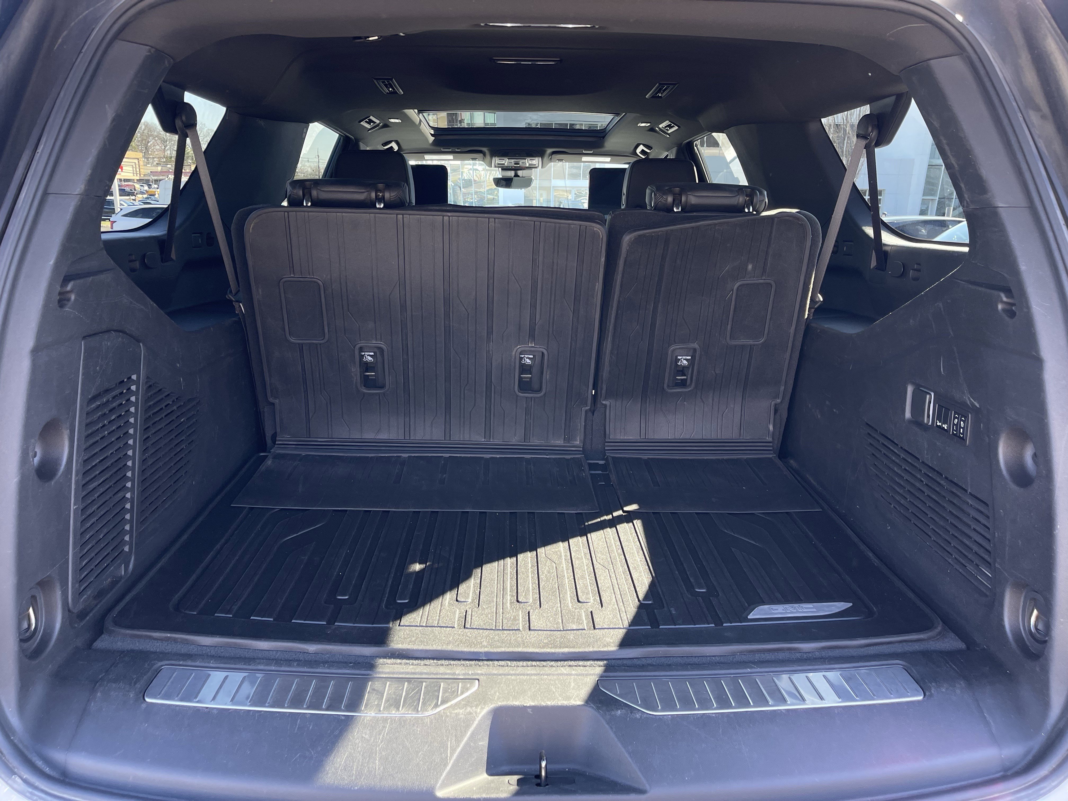 Used 2023 GMC Yukon XL Denali w/ Denali Reserve Package image 27