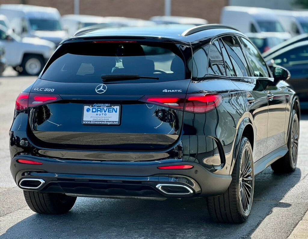 Used 2024 Mercedes-Benz GLC 300 4MATIC w/ AMG Line image 5