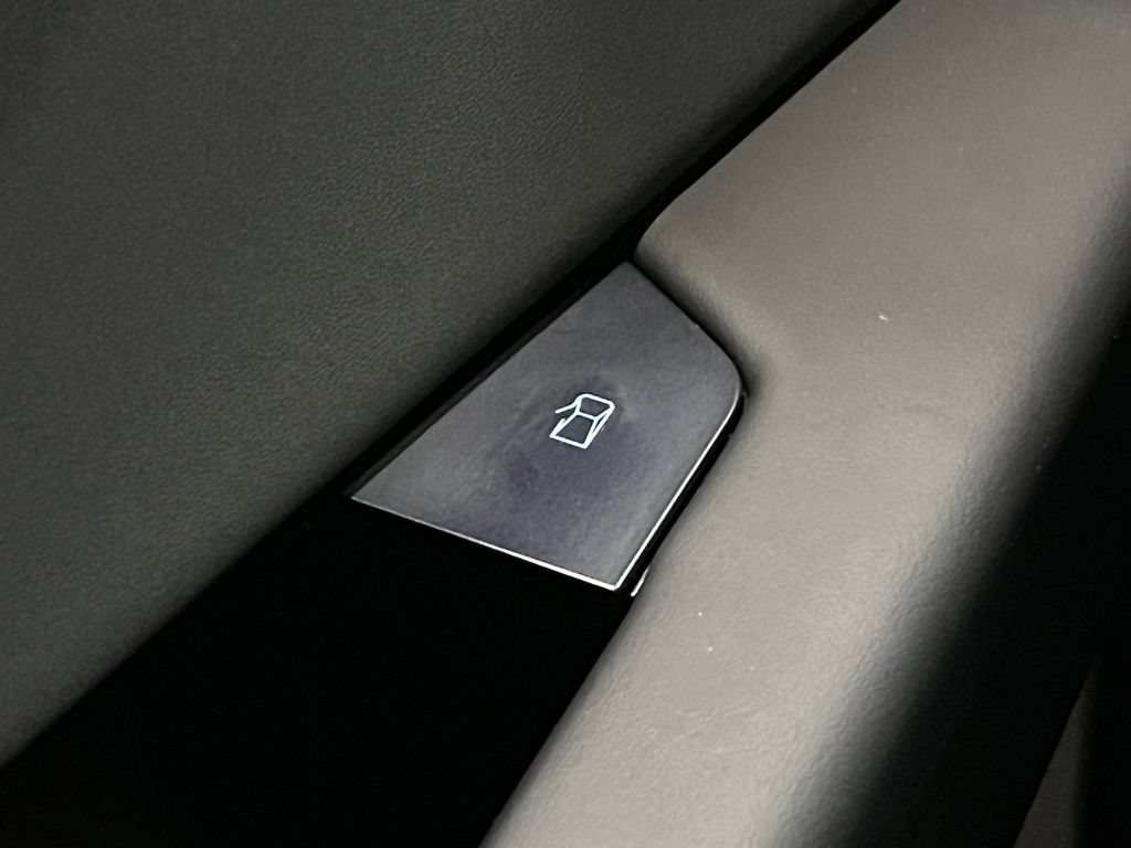 Used 2025 Tesla Cybertruck AWD Crew Cab image 15