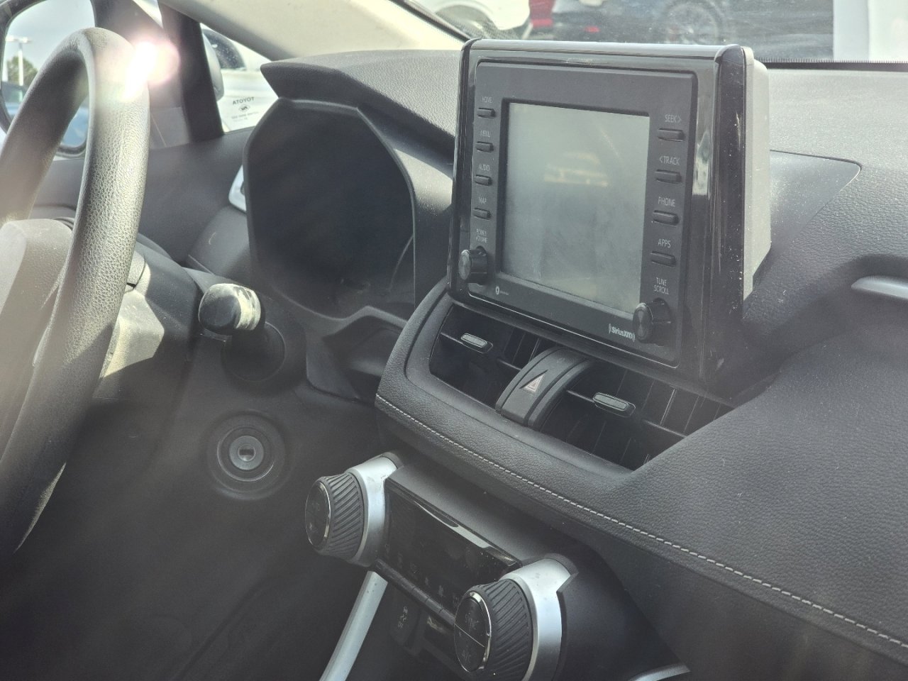 Used 2022 Toyota RAV4 LE image 17