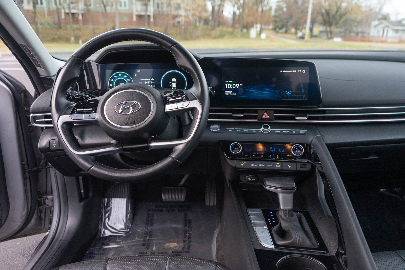 Used 2023 Hyundai Elantra Limited image 12