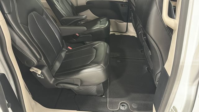 Used 2024 Chrysler Pacifica Touring-L FWD image 27