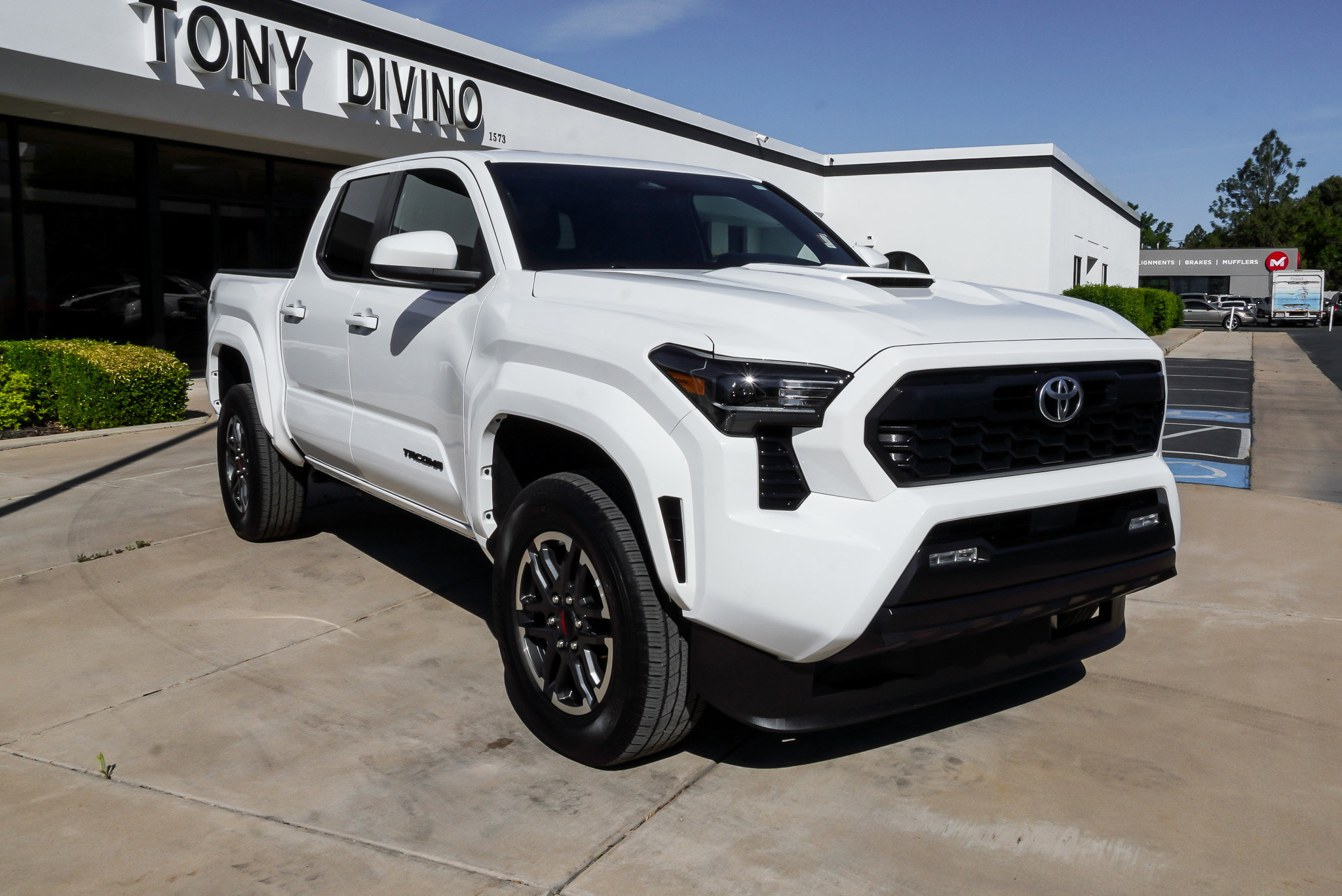 Used 2025 Toyota Tacoma TRD Sport AWD/4WD image 2