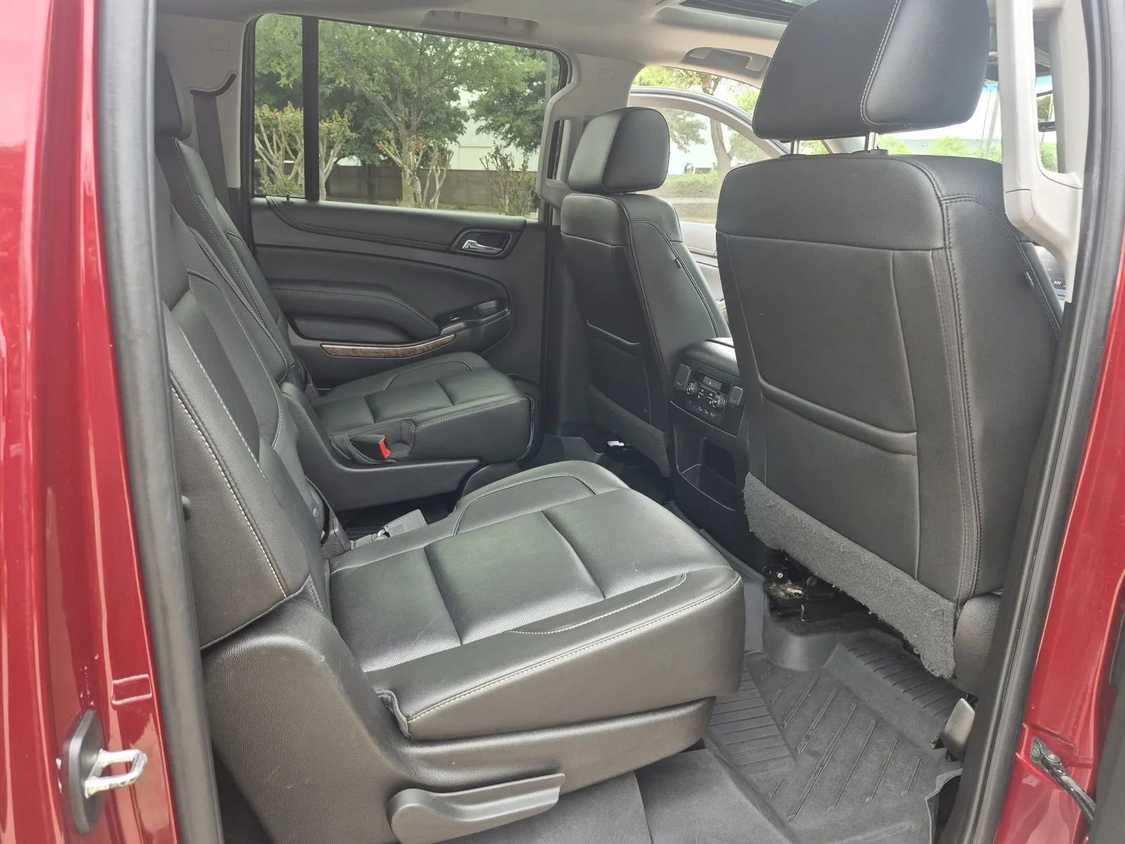 Used 2018 Chevrolet Suburban Premier AWD/4WD image 23