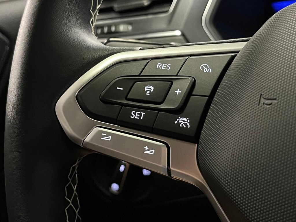 Certified 2023 Volkswagen Tiguan SE R-Line AWD/4WD image 25